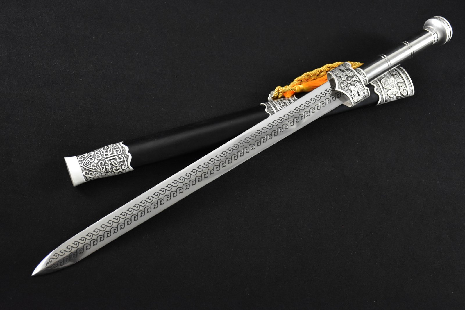 685715ad-42b9-41c0-a498-29aeb9eb9b7a.jpeg Reinforced Three Kingdoms Sword